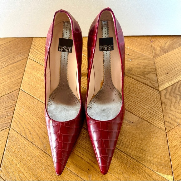 Gianfranco Ferré red crocodile pattern leather high heel pumps EU 38 US 8 - Picture 5 of 5